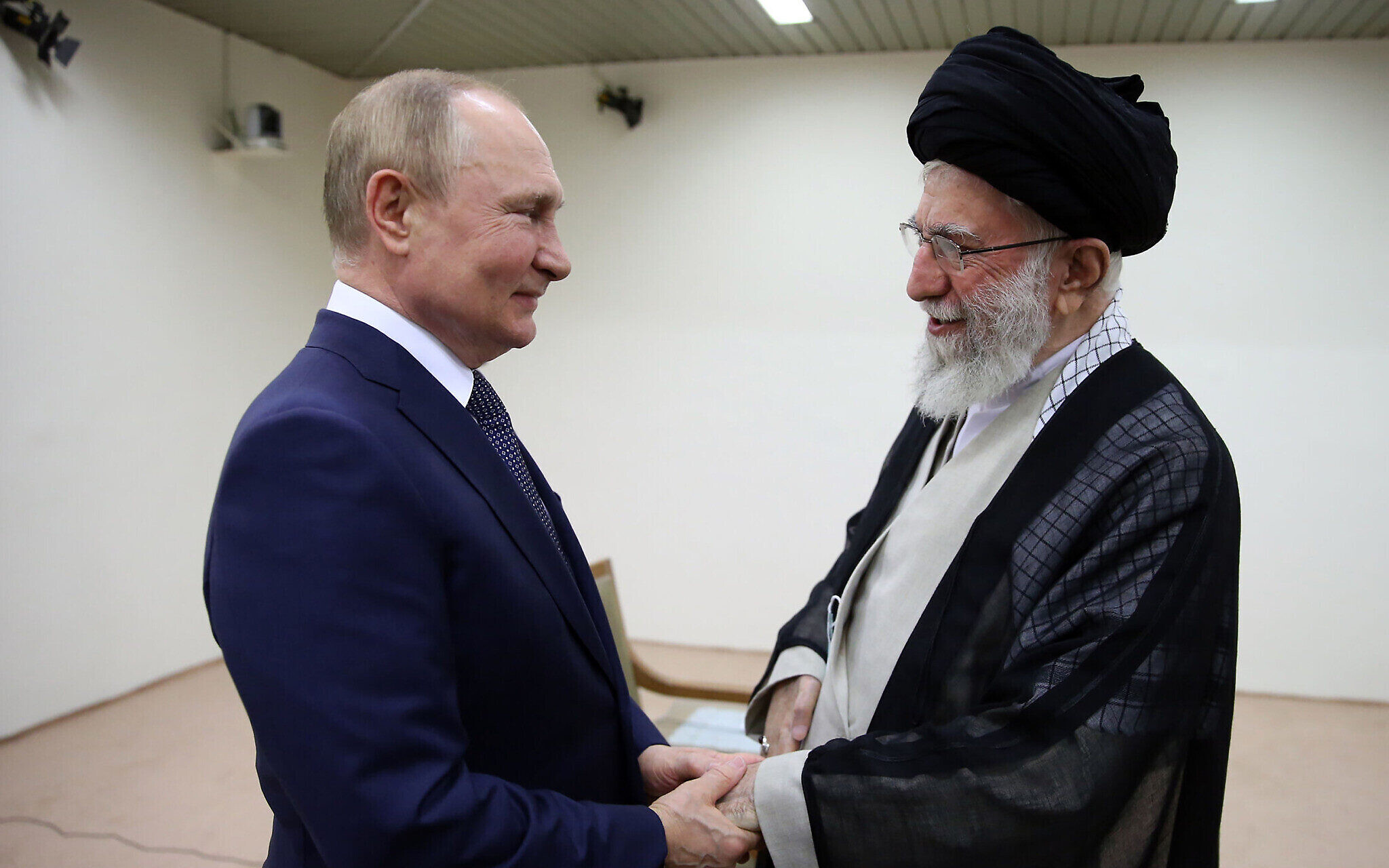 Putin agrees to sign Russia-Iran strategic partnership agreement