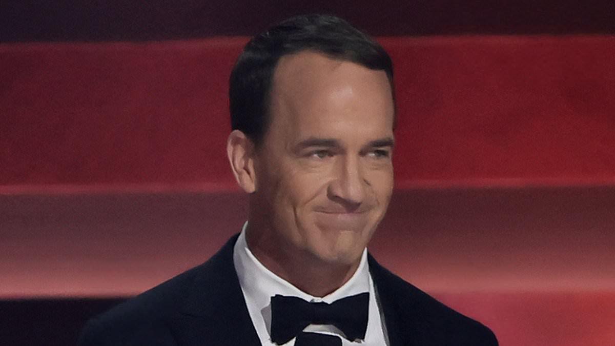 Peyton Manning makes brutal dig at Dallas Cowboys owner Jerry Jones during 2024 CMAs