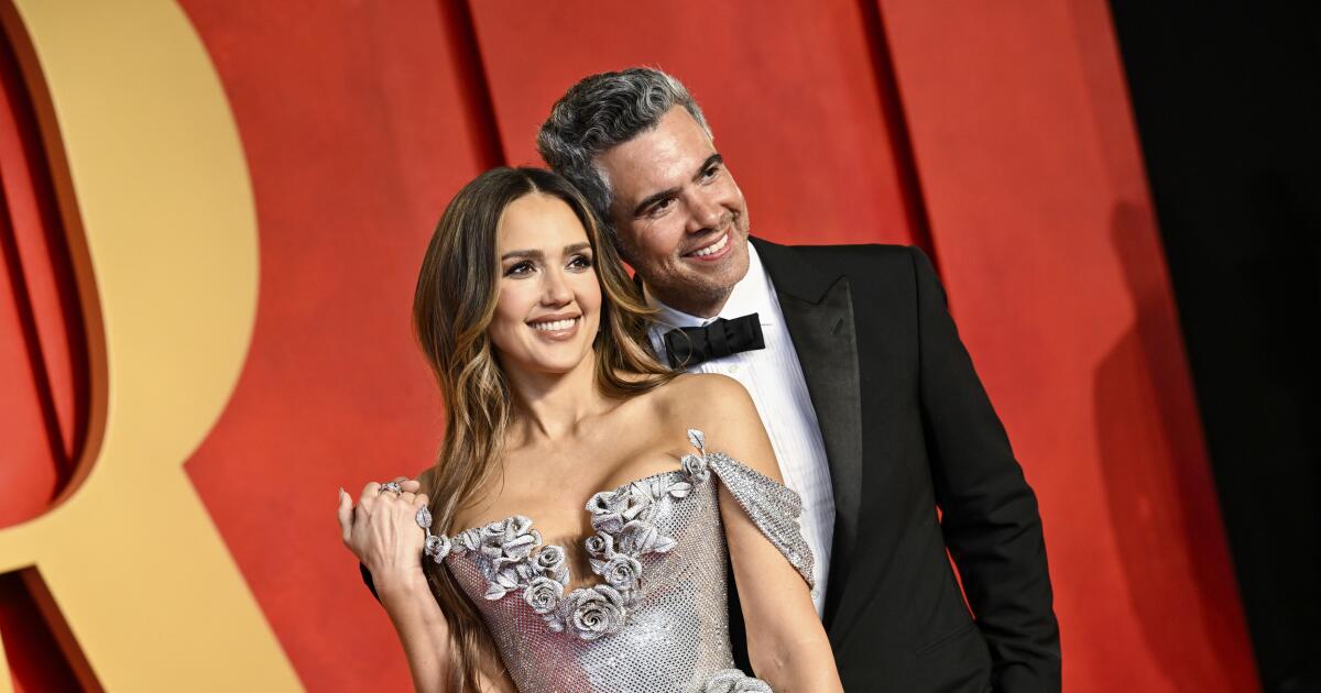 Jessica Alba confirms she and Cash Warren have broken up, will 'embark on a new chapter'