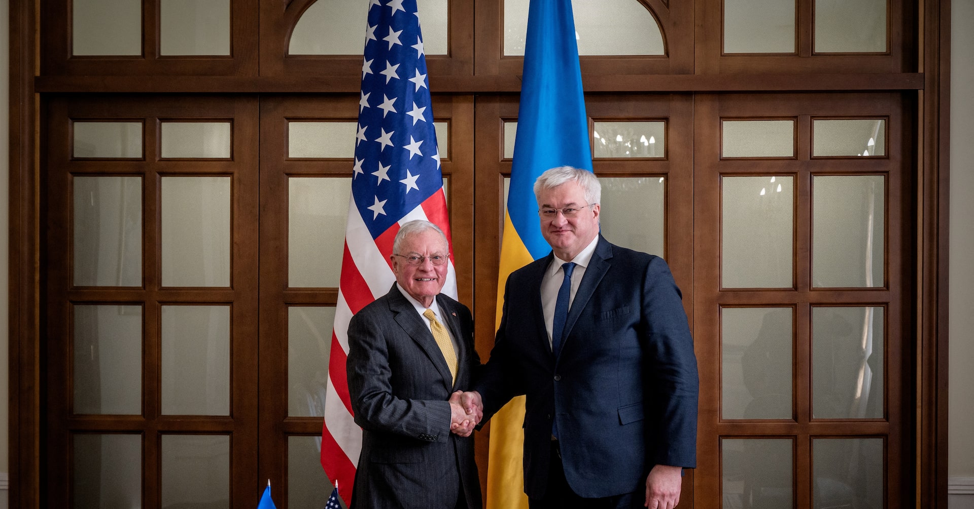 Ukraine's foreign minister discussed 'lasting peace' with US envoy