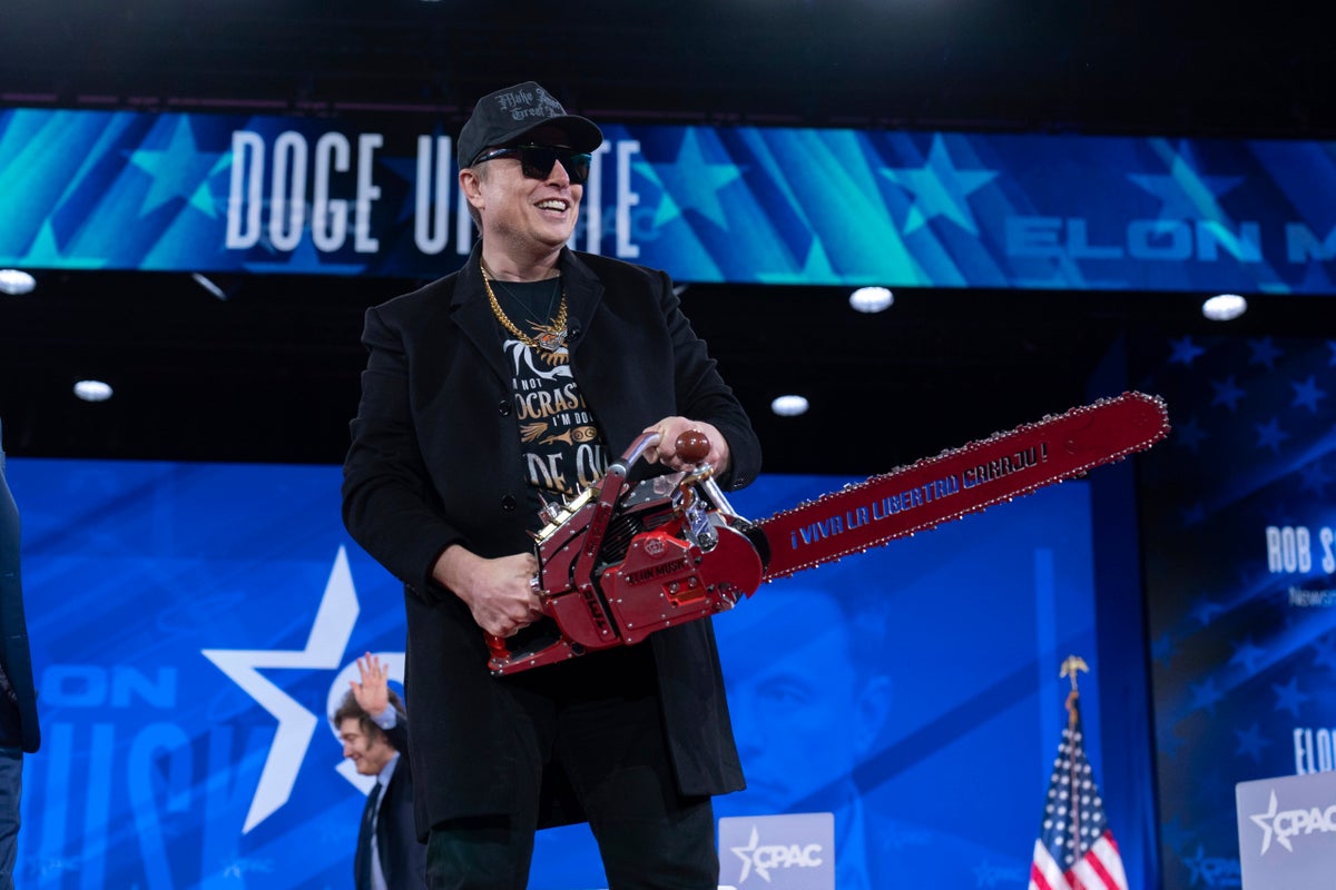 Musk waves chainsaw on stage in bizarre CPAC appearance