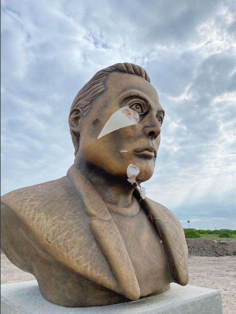 The Large Bust of Elon Musk in Texas Has Been Defaced