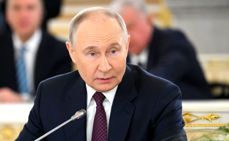 Putin to review parade on 80th anniversary of victory in WWII