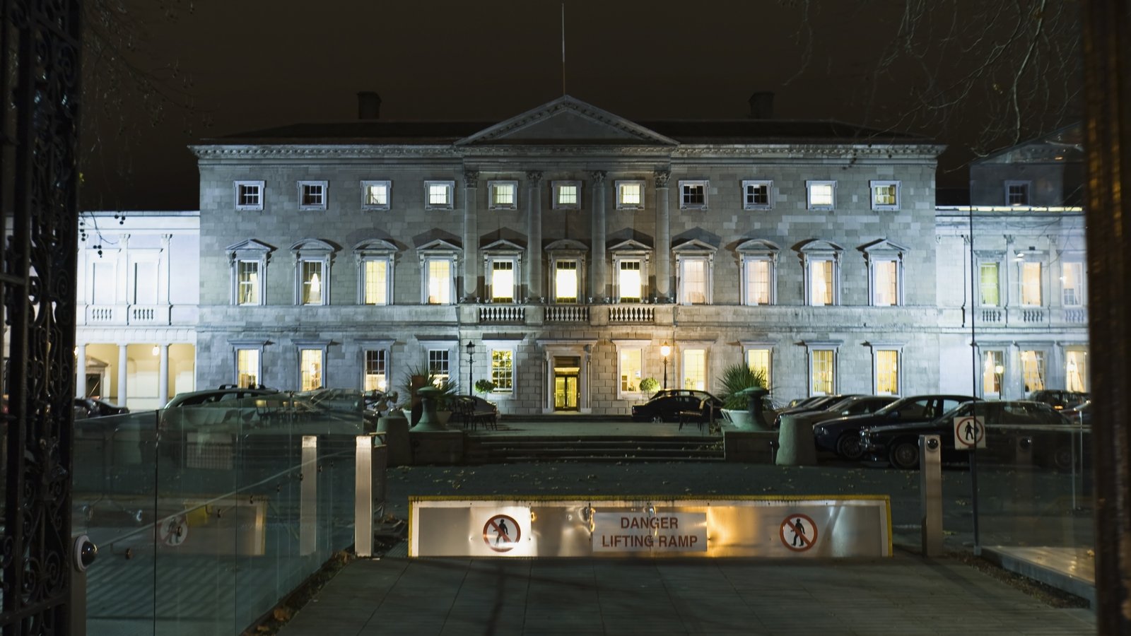 Increase in support for SF and FG, poll suggests