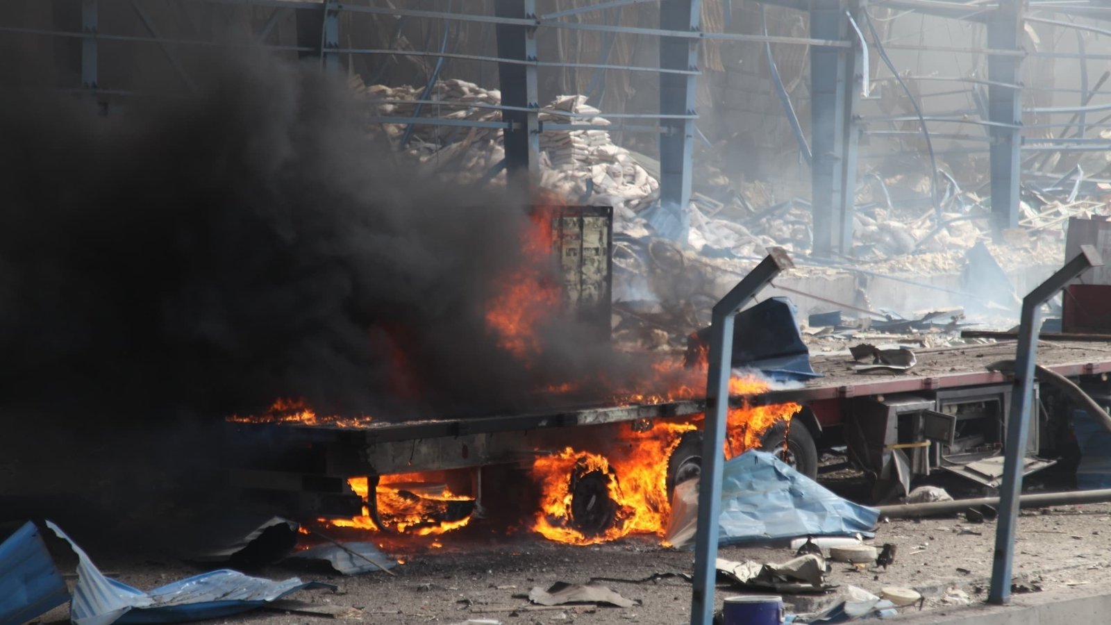 Iran port blast kills at least eight, wounds 750