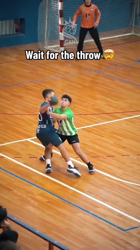 Making plays 😮‍💨 (via ffaussolazzo/IG) #ball #how #sports