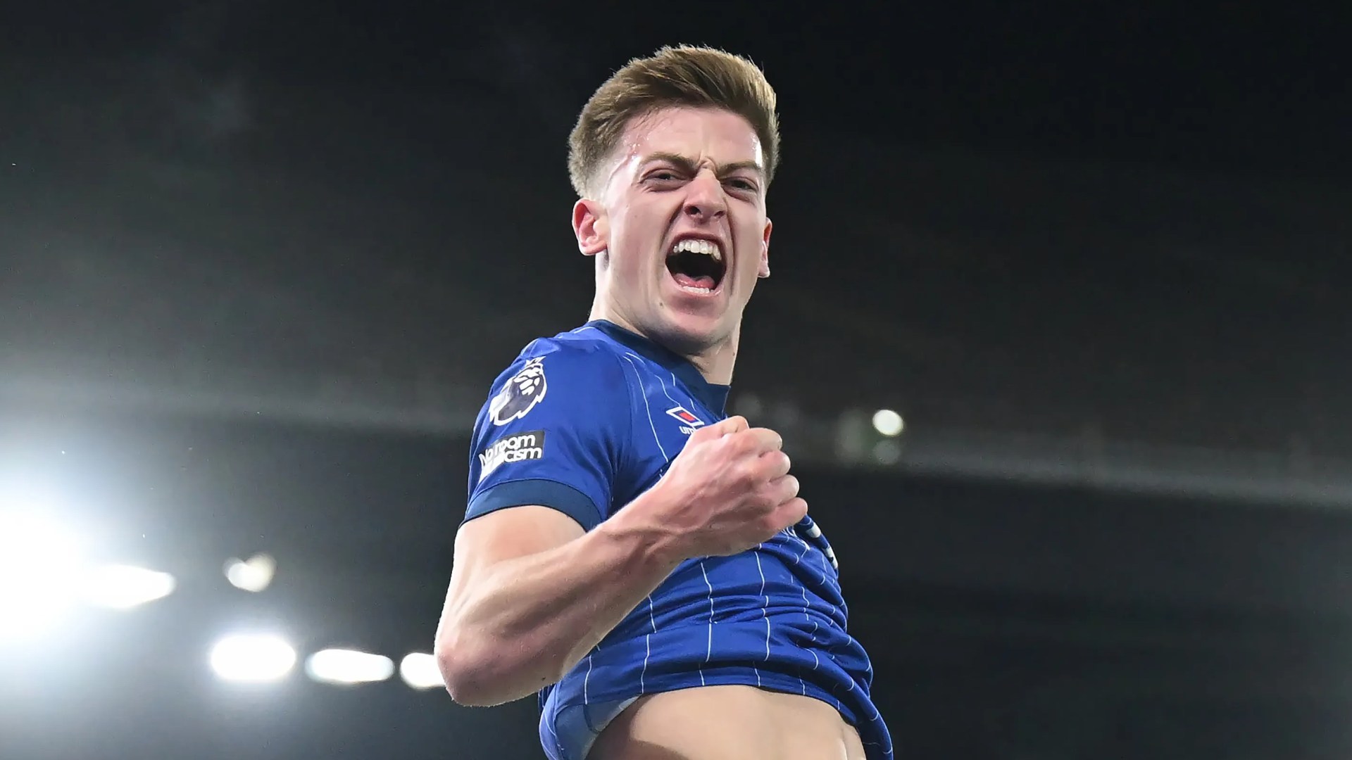 Chelsea beat Man United and Newcastle to signing of Premier League star
