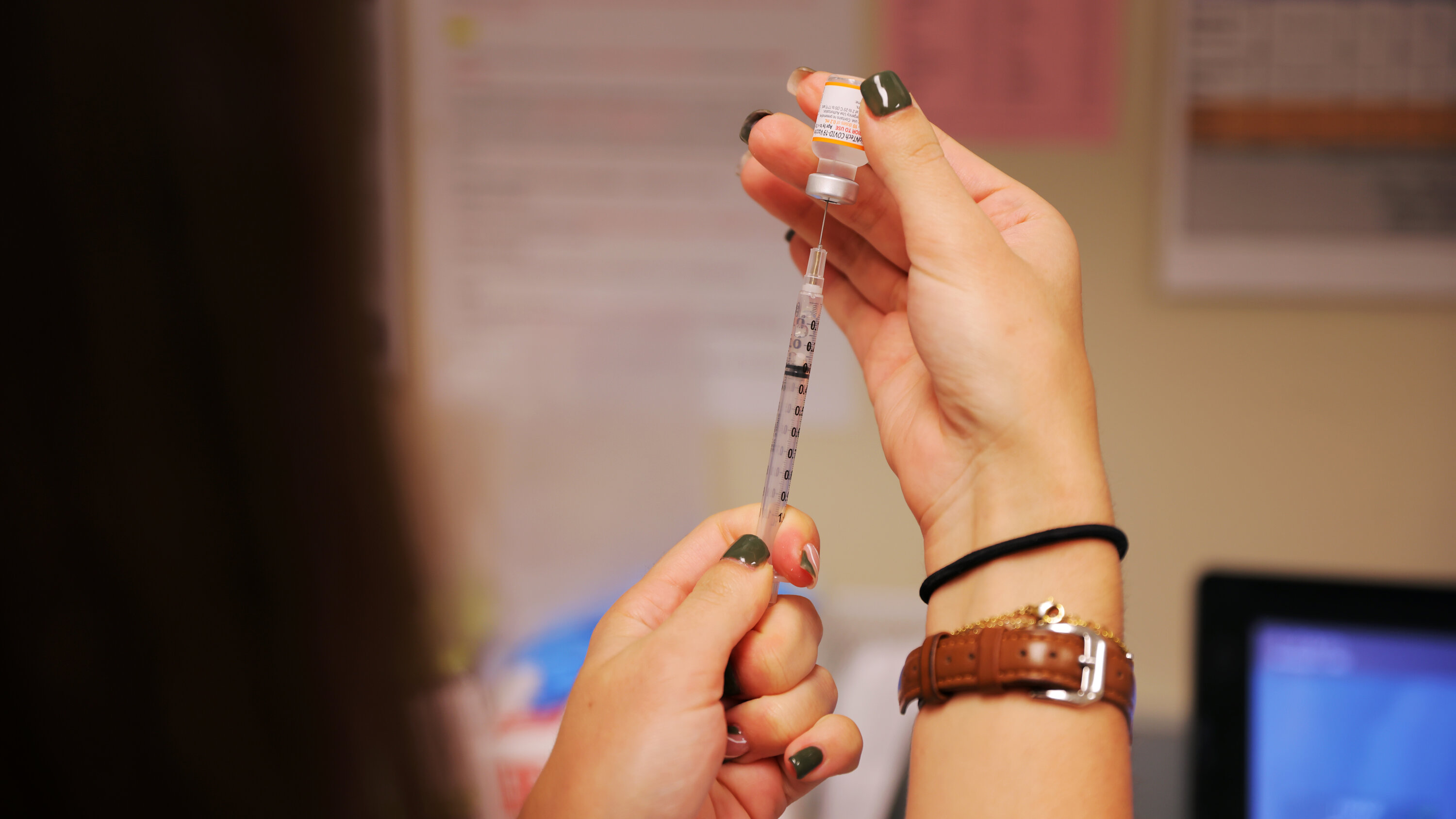 C.D.C. Contradicts Kennedy and Keeps Advice That Children May Get Covid Shots