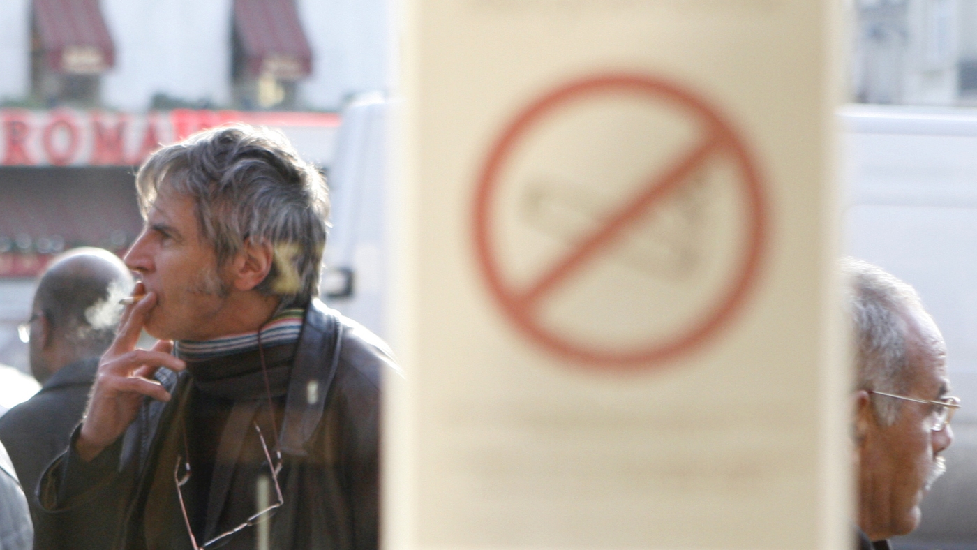 French health ministry extends smoking ban