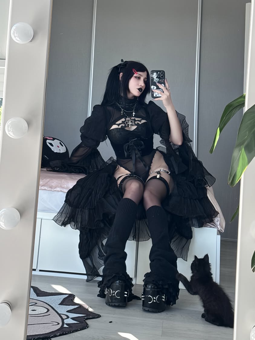 @joracekuj0 🖤 #foryoupage #cosplay #pastelgoth  #kawaii  #black #foryoupage #Dark #goth #gothicgirl #darkaesthetic #dar...