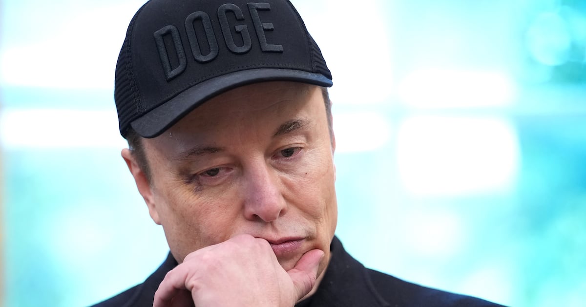 Musk Accuses Trump Aide of Federal Crime as Feud Explodes
