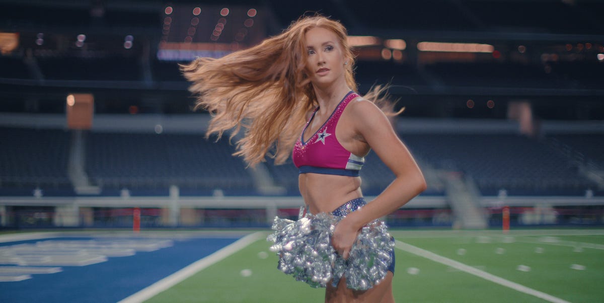 Dallas Cowboys Cheerleader Confirms New Salary With 400% Raise and It's Less Than You'd Think