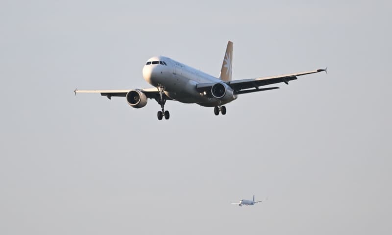 German military planes with evacuees from Israel arrive in Cologne