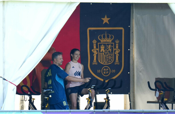 Spain star Bonmati recovering well from meningitis, says coach Tome