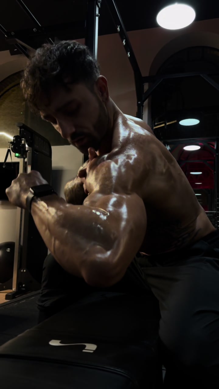 Shoulder pump