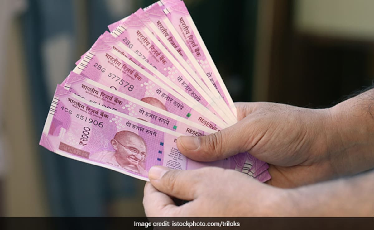 "Our Maid Is Richer Than Us": Reddit Post Sparks Massive Online Backlash