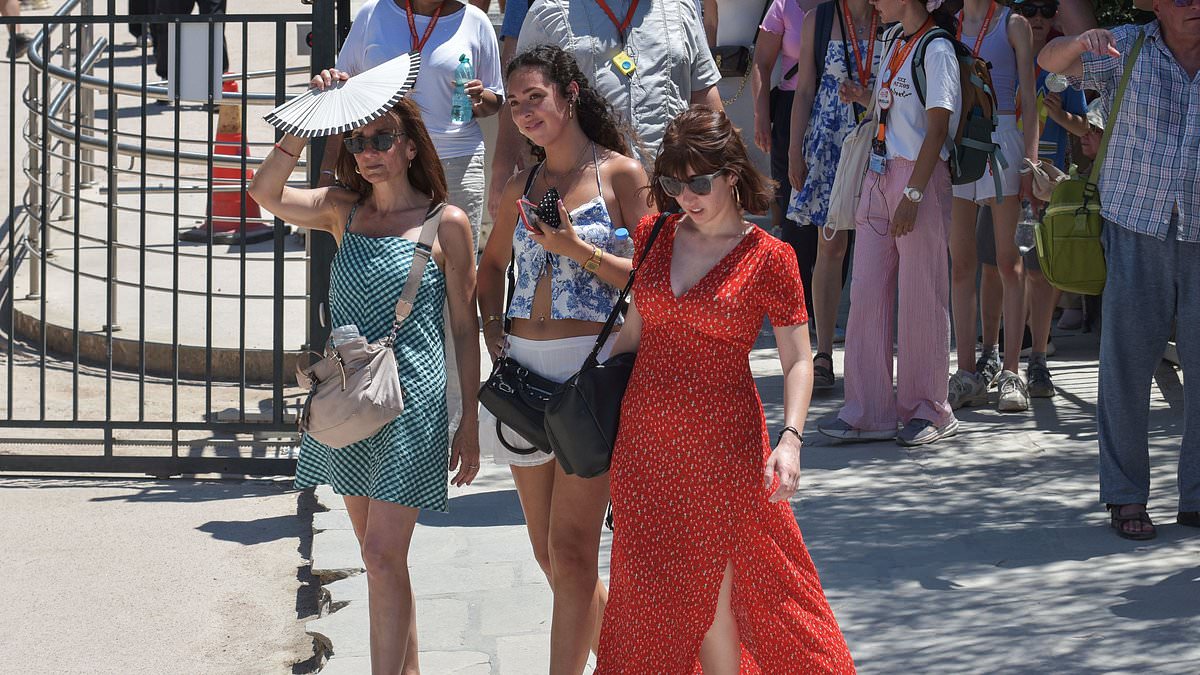 Major warning issued as tourist destination closes down early due to heatwave