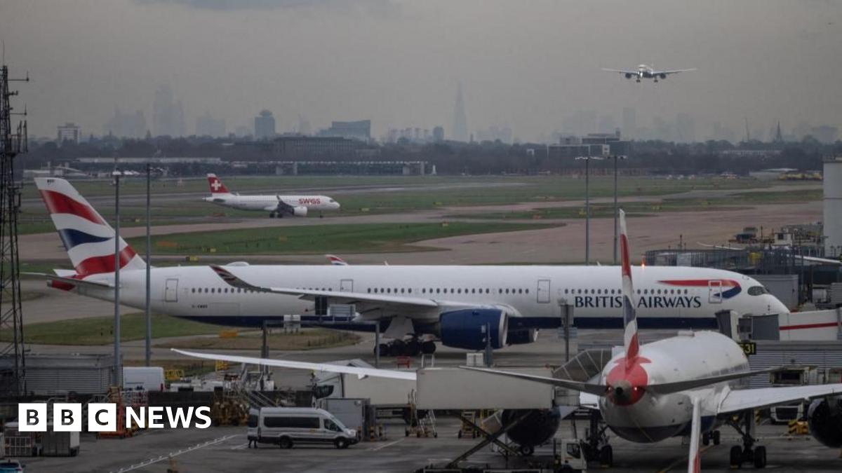 Airlines warn of delays after air traffic glitch