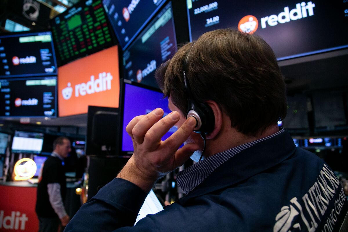 Reddit Stock Surges Higher on Strong Advertising Projections