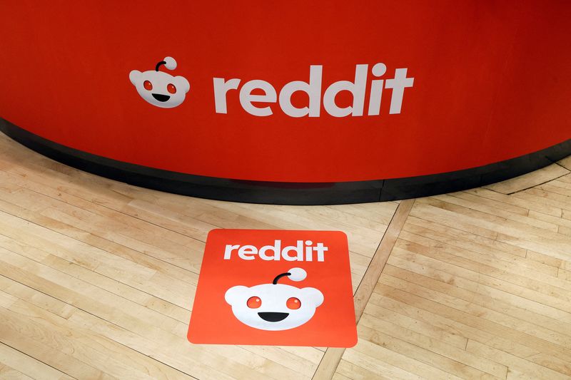 Reddit forecasts strong revenue on AI-driven ad strength, shares surge