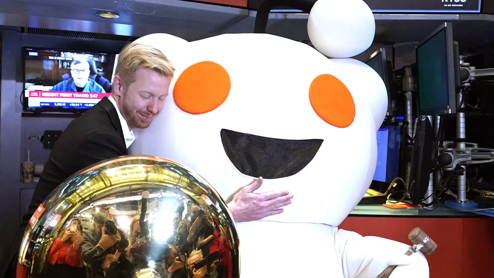 Reddit shares jump more than 10% on second-quarter sales and guidance beat