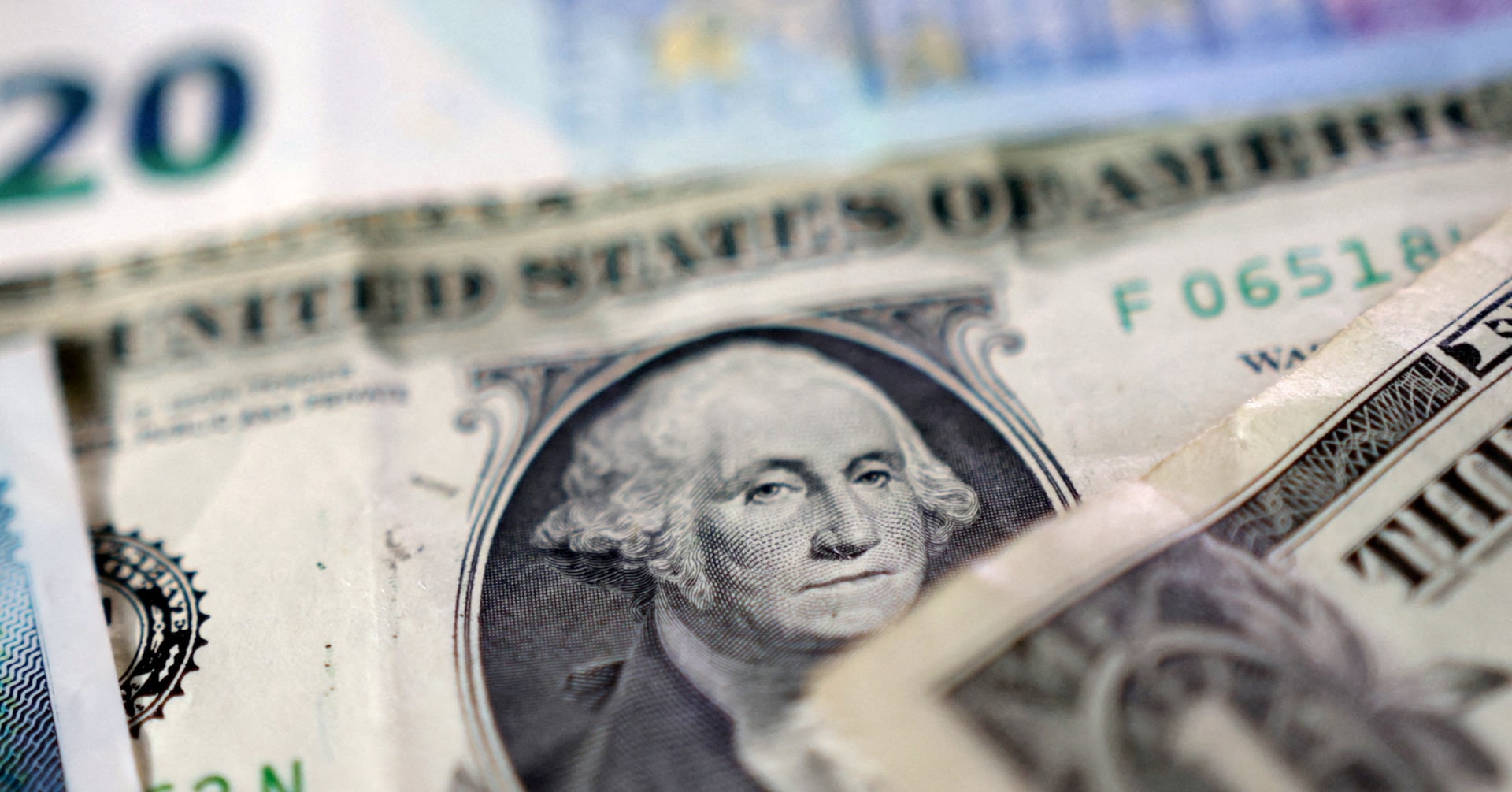Dollar slips as US inflation data backs September rate cut