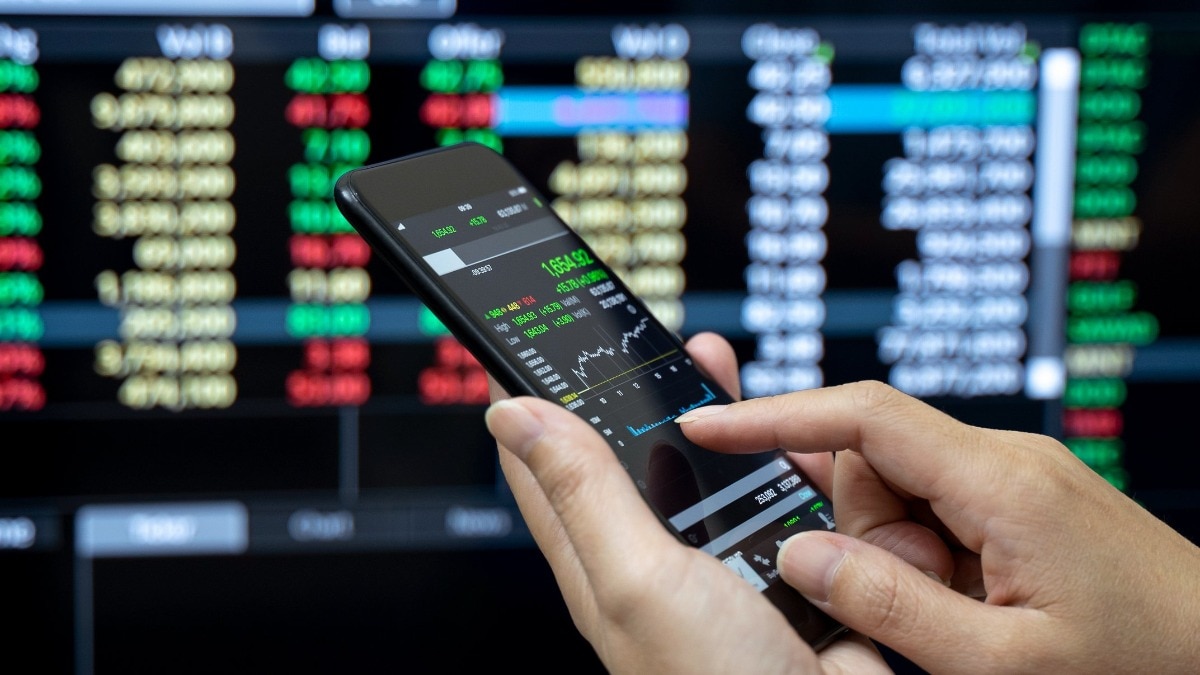 Global investing 2025: Should I invest in US ETFs or mutual funds for international diversification?