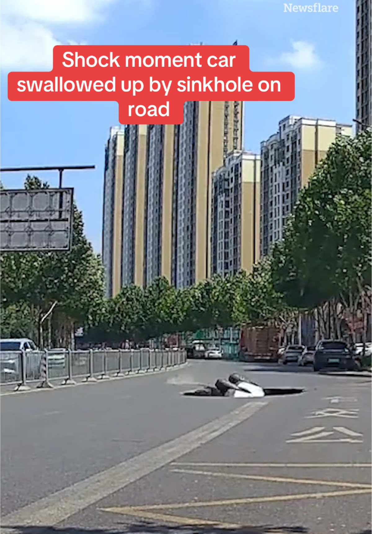 This is the shocking moment a car was swallowed up by a sinkhole on the road in China. Thankfully, all four people in the car were safely rescued. #Car #Sinkhole #China #WorldNews
