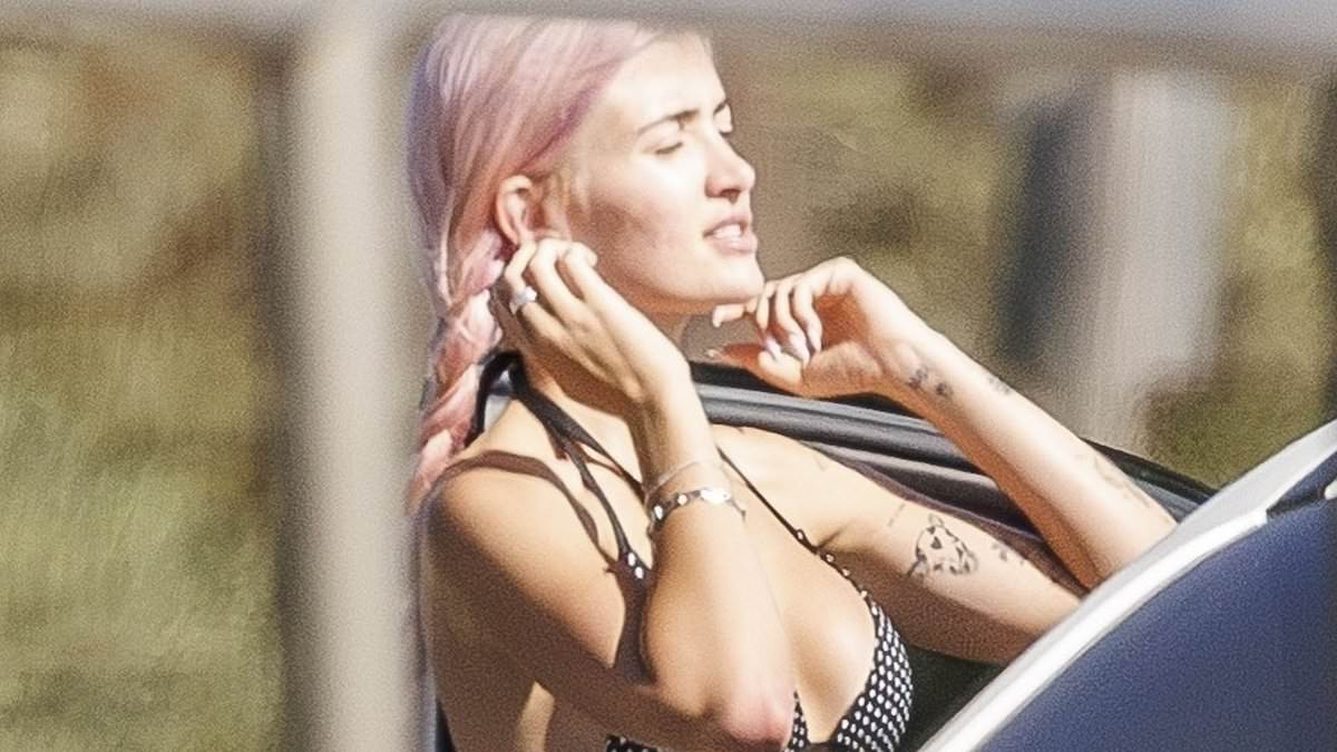OnlyFans 'nepo baby' Sami Sheen, 21, flaunts bikini body on beach before taking brutal swipe at dad Charlie