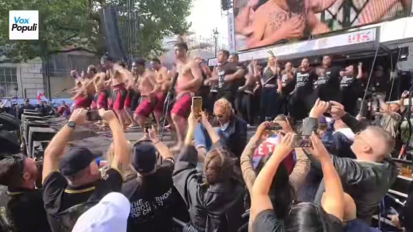 🇬🇧 Haka performance on stage for Unite the Kingdom.