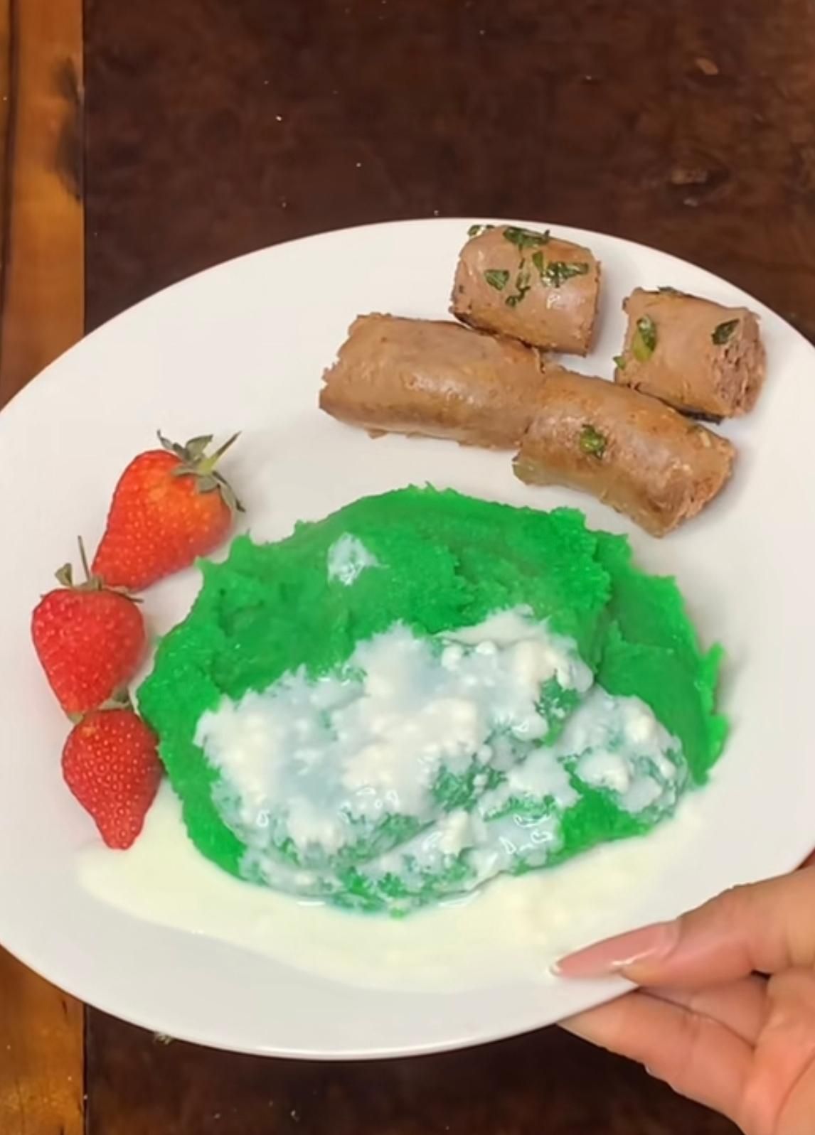 South Africans react to TikToker's bizarre green pap and strawberries dish