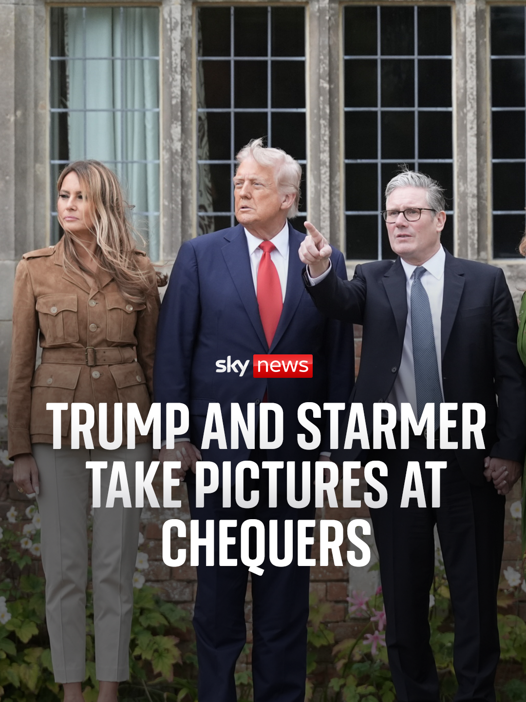 Donald Trump and Keir Starmer pose for pictures at Chequers before watching the Red Devils's parachute display.  #donaldtrump #keirstarmer #chequers #statevisit