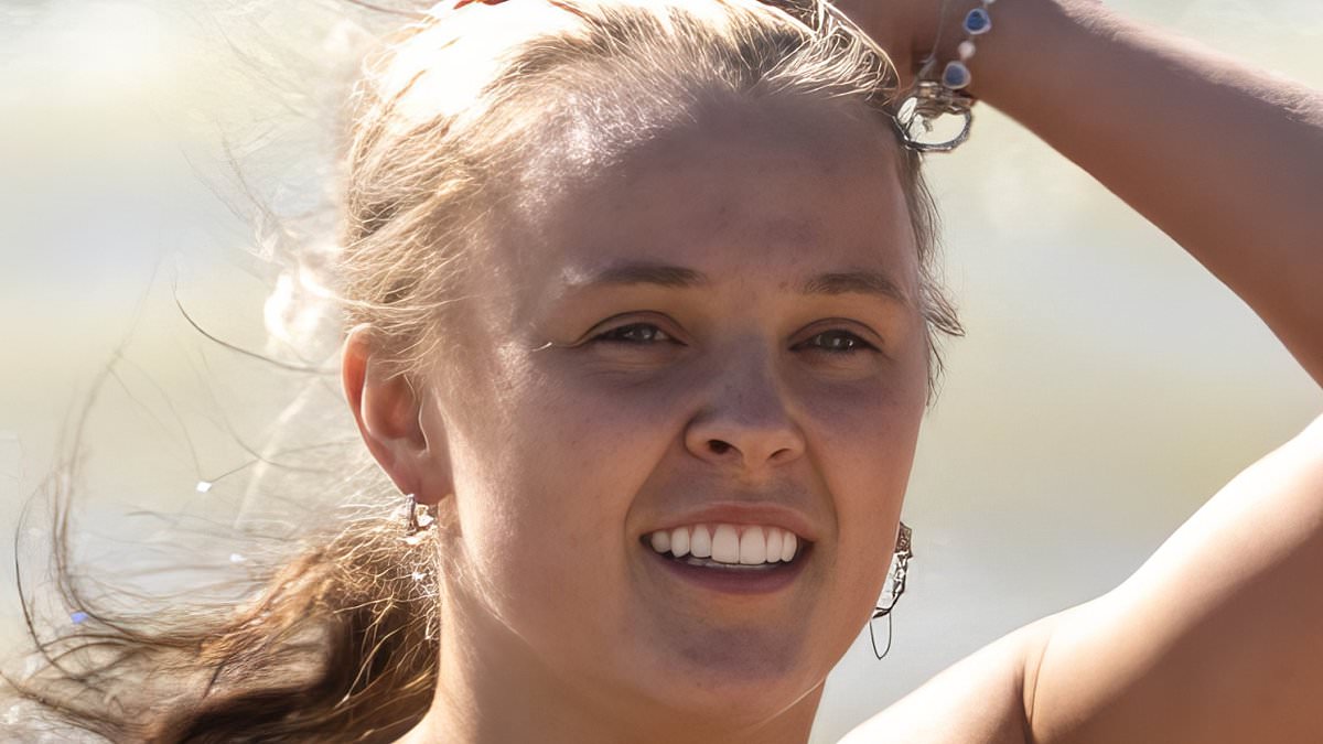 Jojo Siwa shows off her tour glow-up as she slips into a crop top while relaxing on Brighton Beach before latest show - after her sweet on-stage tribute to boyfriend Chris Hughes