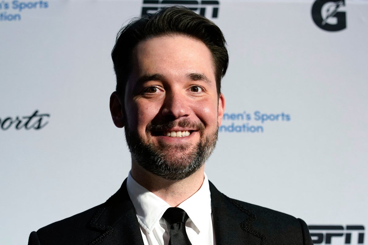 Reddit founder Alexis Ohanian faces blowback for sharing his undocumented mom’s story