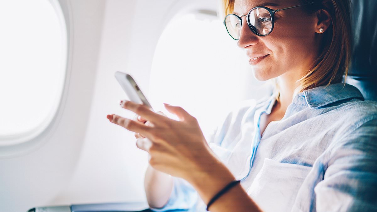 Pilot reveals what really happens when you don't put your phone on airplane mode