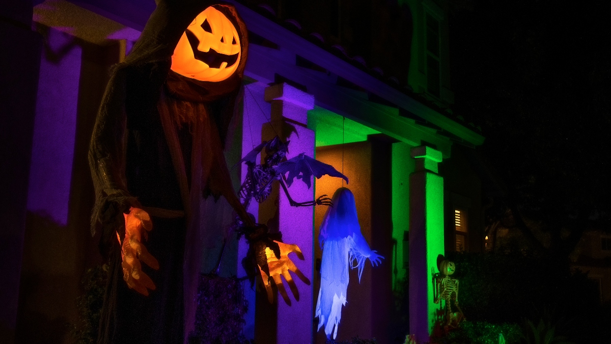 7 Halloween Houses from Reddit That Are Pure Spooky Perfection