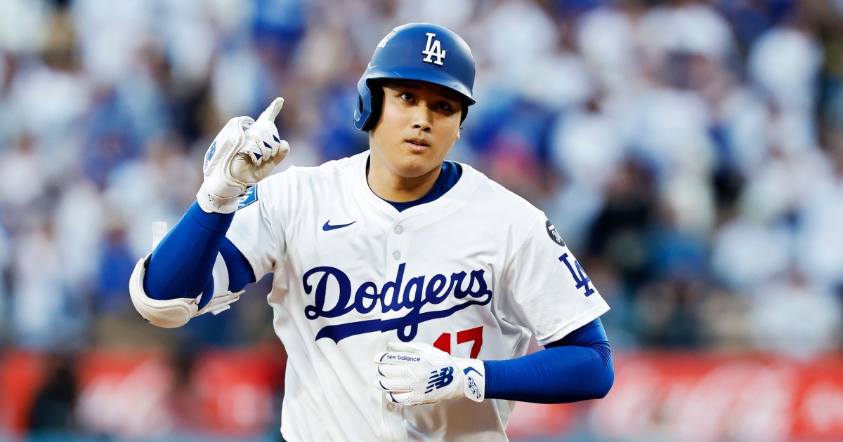 Shohei Ohtani hits 3 HRs as Dodgers sweep Brewers to return to the World Series