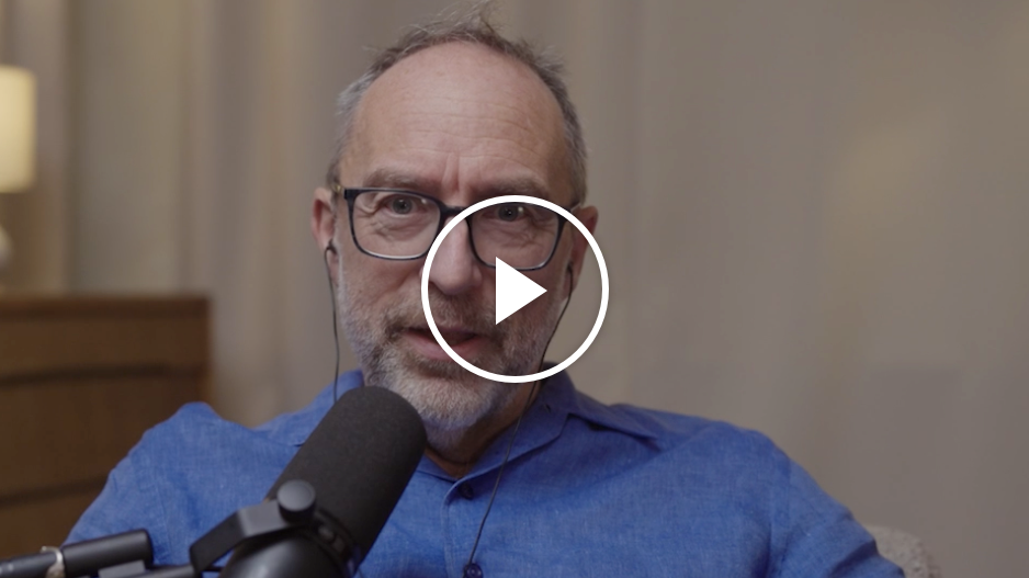 Video: Wikipedia’s Co-Founder Answers Elon Musk’s Attacks