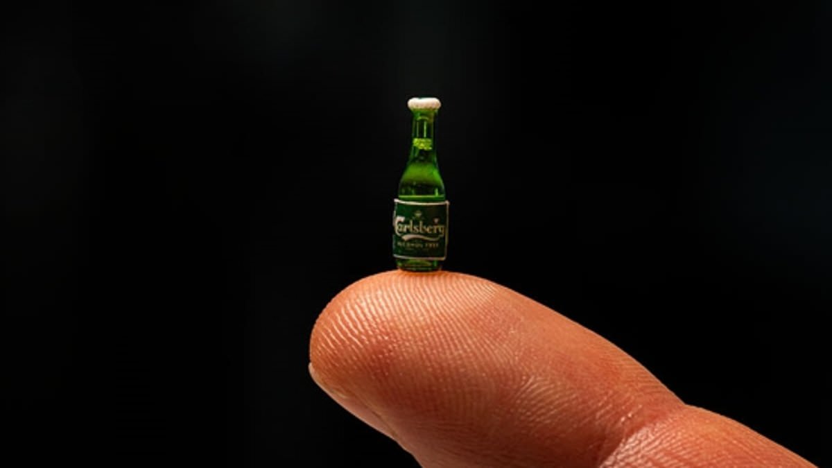 If Carlsberg did microscopes: World's smallest BEER bottle is the size of a grain of rice - and is filled with a single drop of lager