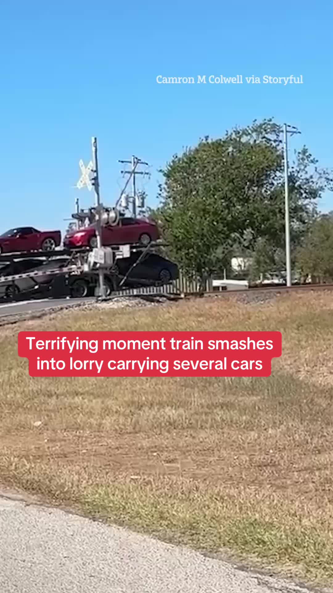 This is the terrifying moment a train smashes into 18-wheeler in Texas.  #ShockingMoment #Crash #CrazyVideo