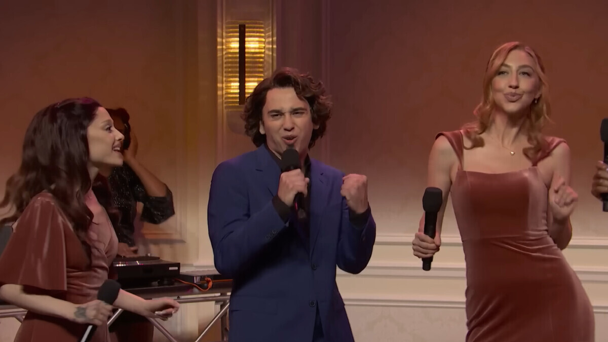 Ariana Grande Suggests That ‘SNL’ Finally Got The Message About Annoying Domingo