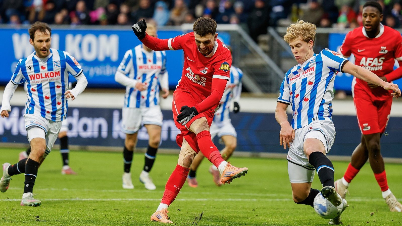 Parrott scores again but AZ Alkmaar slip to defeat