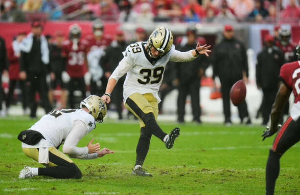 Smyth on the spot again in Saints win, Chiefs' playoff hopes hanging by a thread