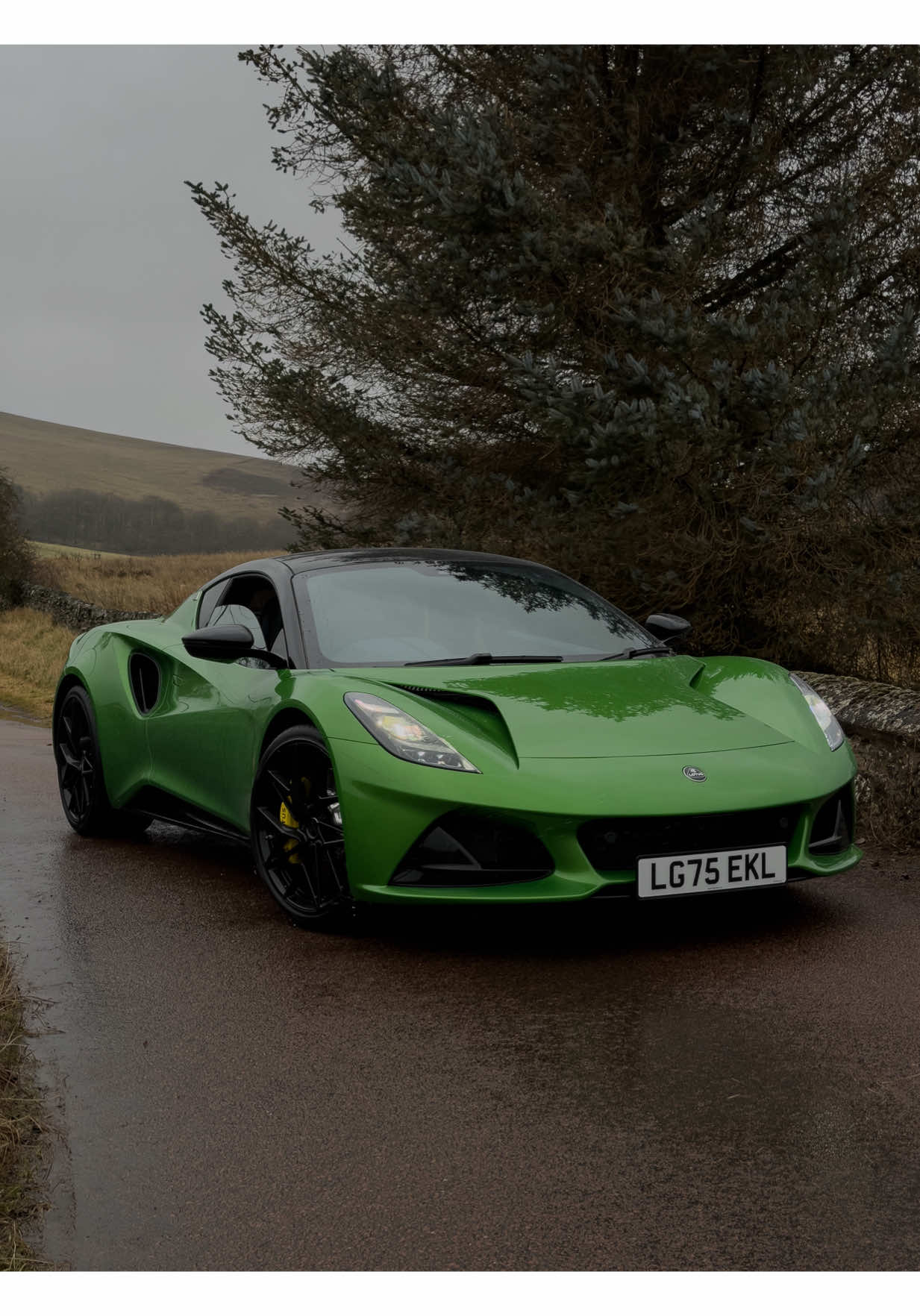 @Lotus Cars new Emira SE is an incredible sports car that ticks all the boxes. Oh and it’s a manual