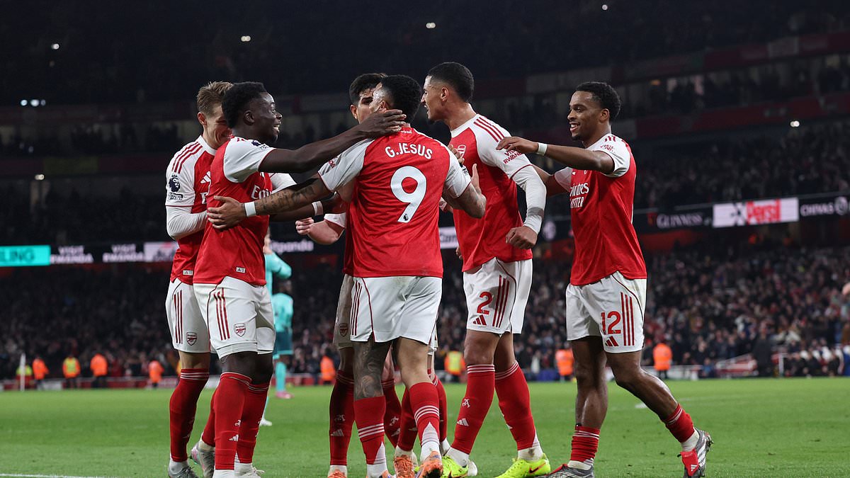 Arsenal escape by the skin of their teeth with 2-1 win against Wolves