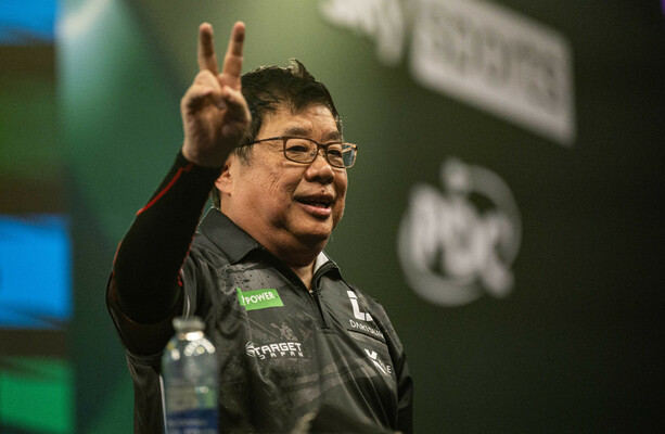 71-year-old Lim makes World Darts Championship history to set up Humphries rematch