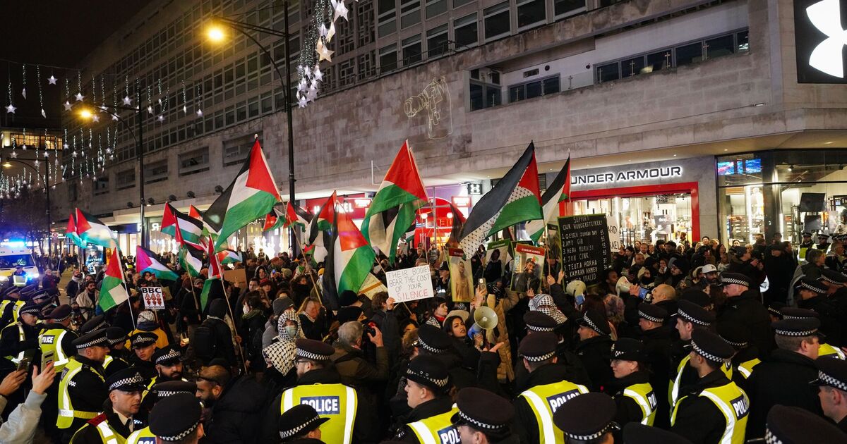 Two arrested after calling for 'intifada' on streets of London fter huge police warning