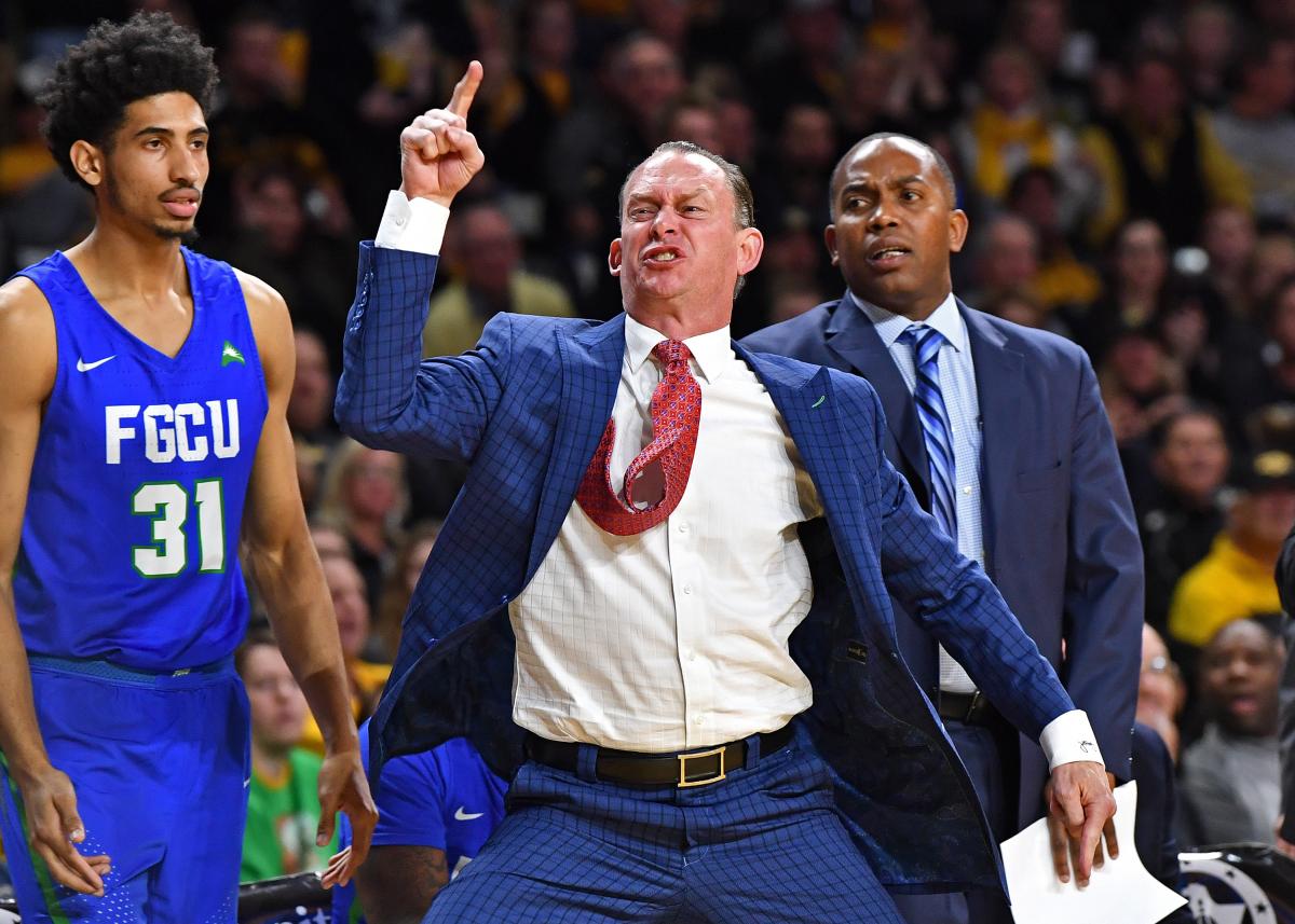 Kansas assistant coach Joe Dooley suspended after DUI arrest