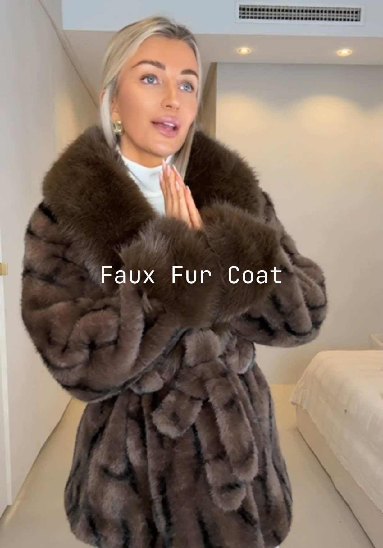 Wearing size small in coat and size XS in the white set  🫶✨ #tiktokmademebuyit #ootd #tiktokshopfashion #dealdops #fashionfinds