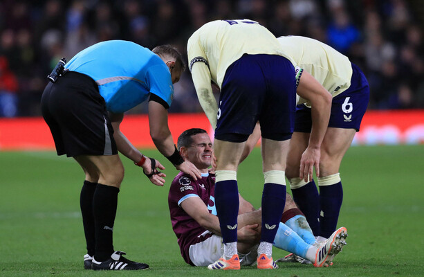 'He doesn't look too good' - Concern for Ireland after Josh Cullen injury